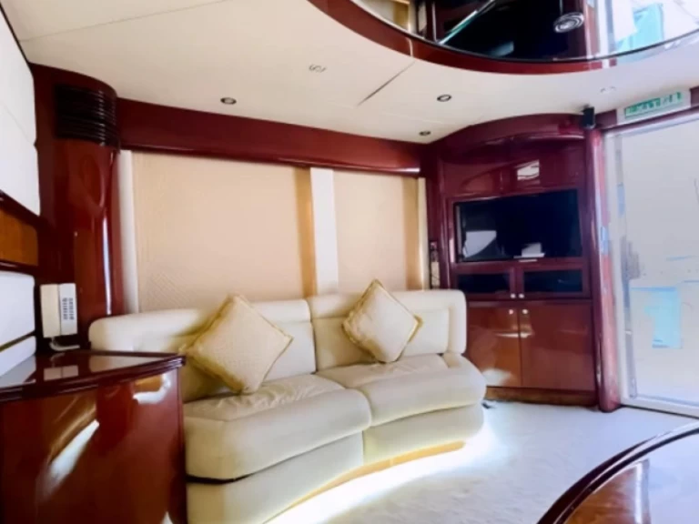 Bareboat Rental Luxury Yacht Majesty Yachts with a boat licence