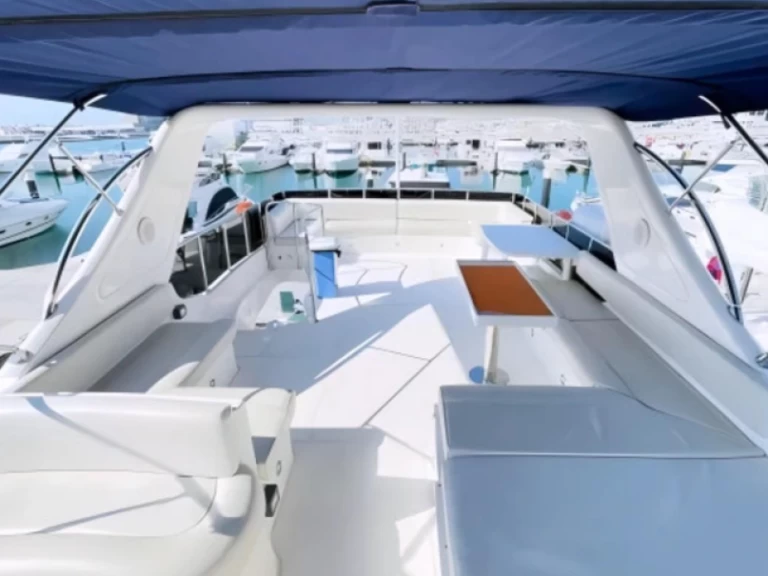 Bareboat Rental Luxury Yacht Majesty Yachts with a boat licence