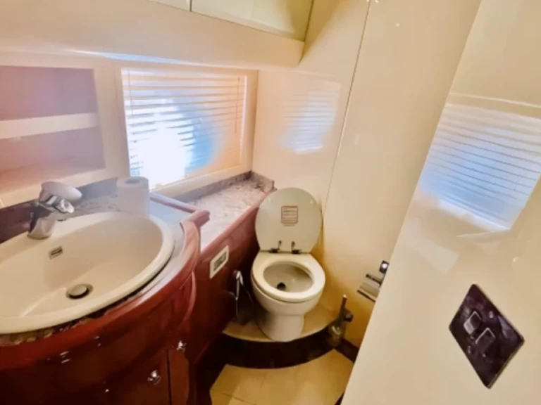 Boat rental Majesty Yachts 70 in Dubai Marina on Samboat