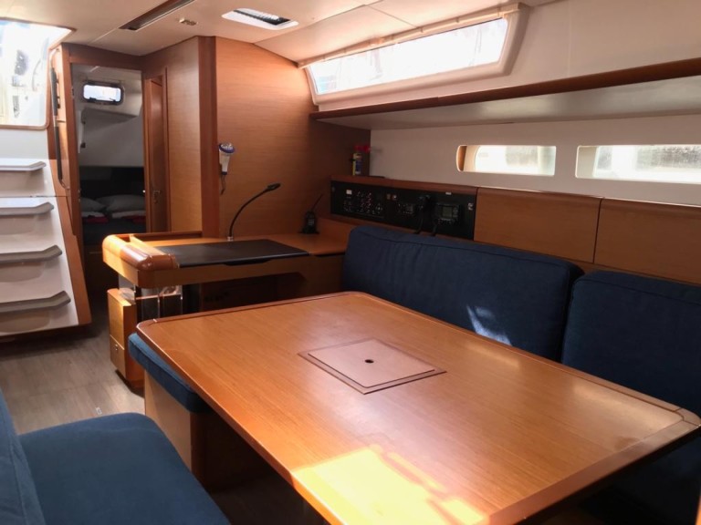 Yacht charter Horta cheap Sun Odyssey 519