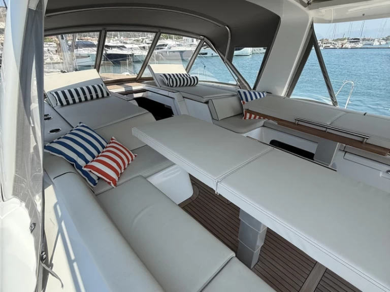 Bareboat Rental Sailboat Bénéteau with a boat licence