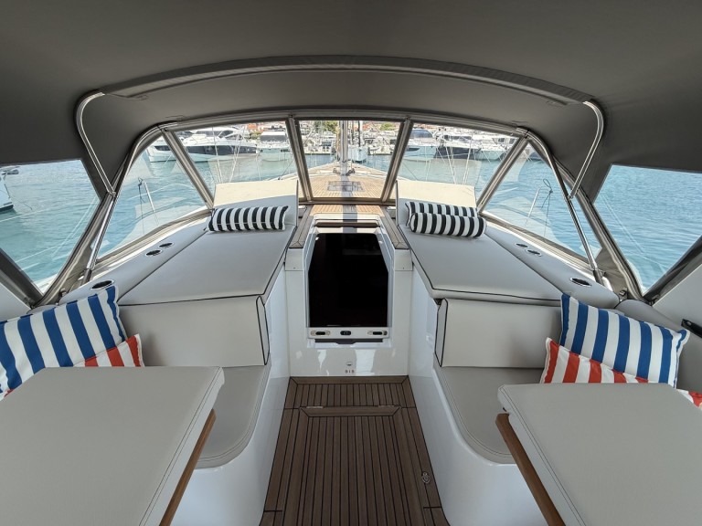 Sailboat for rent Seget Donji at the best price