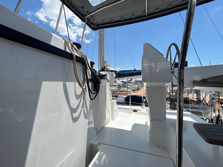 Catamaran rental in Salerno - Fountaine Pajot Astrea 42