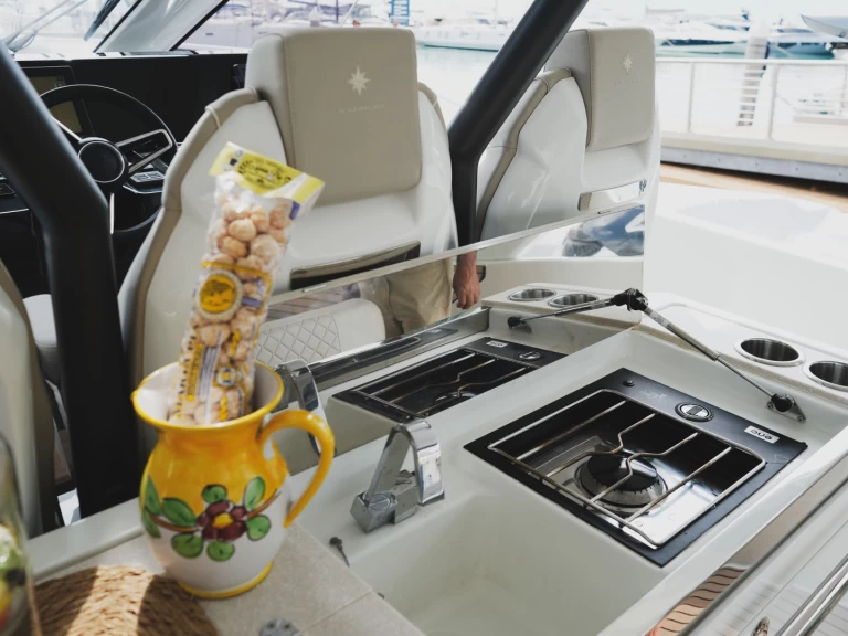 Rent a Prestige Prestige 520 S Pozzuoli