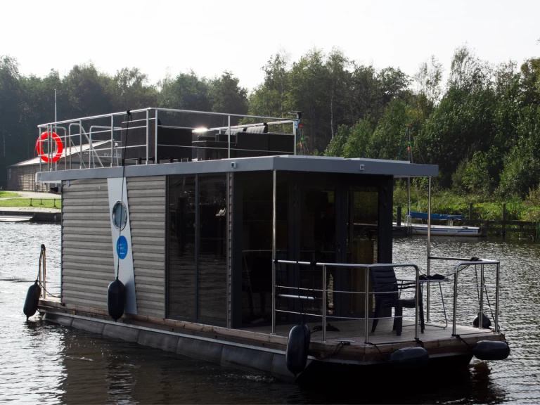 Houseboat rental with or without captain Campi Drachten