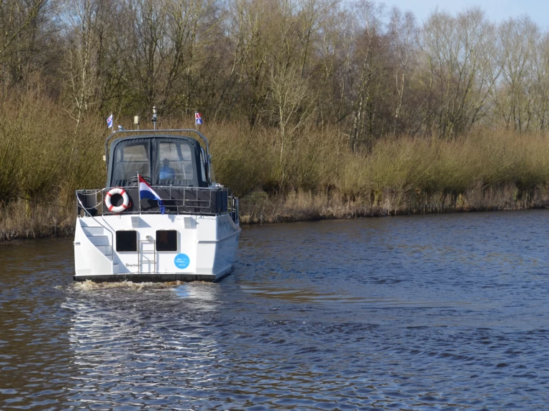 Motorboat rental with or without captain De Drait Drachten
