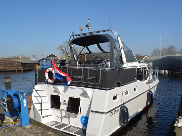 Bareboat Rental Motorboat De Drait with a boat licence