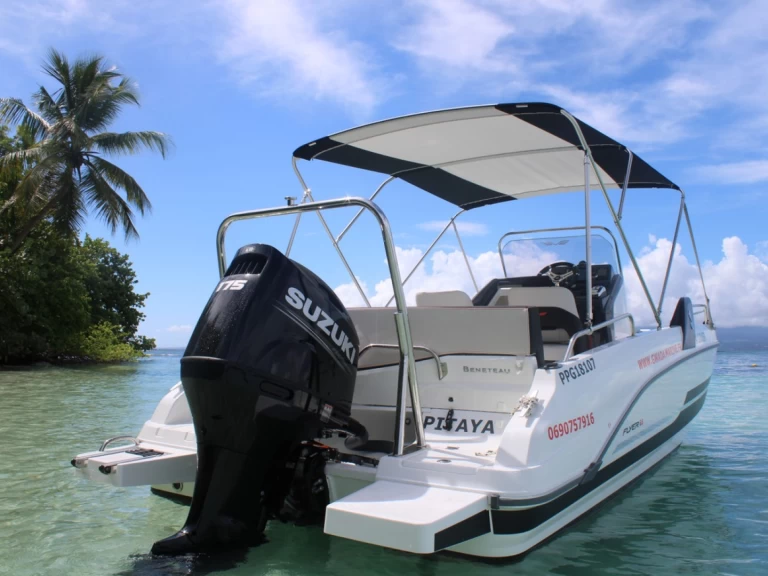 Bareboat Rental Motorboat Bénéteau with a boat licence