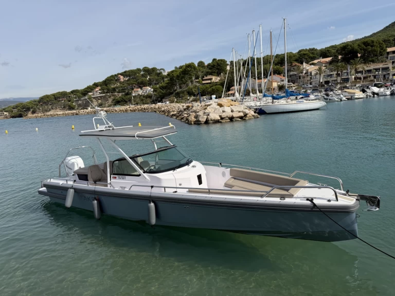 Yacht charter La Madrague cheap Axopar 28 T-Top