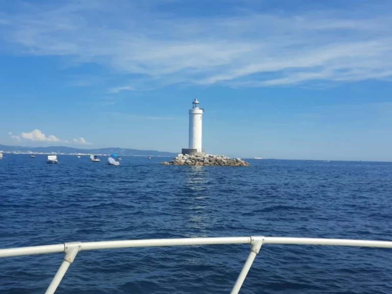 Bareboat Rental Motorboat Piantoni with a boat licence