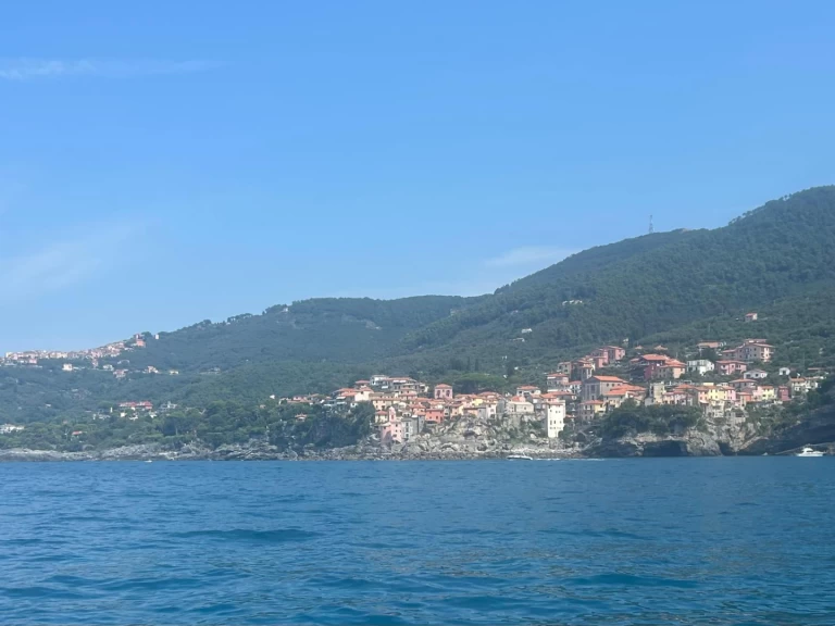 Motorboat for rent Ameglia at the best price