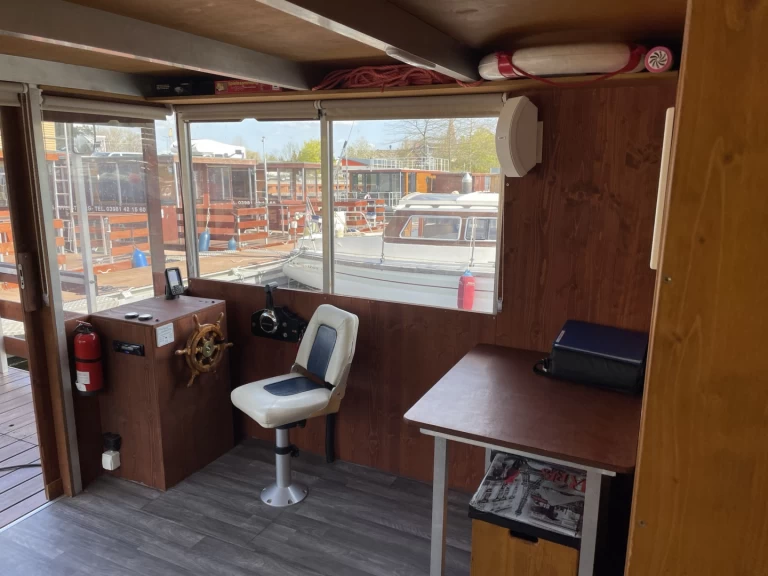 Houseboat rental with or without captain TS1000 Radewege