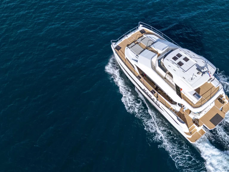 Bareboat Rental Luxury Yacht Aquila with a boat licence