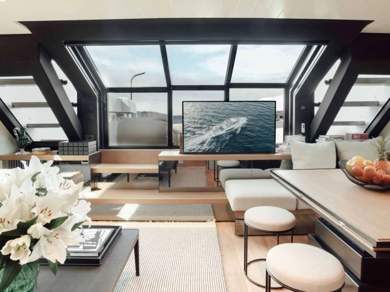 Bareboat Rental Luxury Yacht San Lorenzo with a boat licence