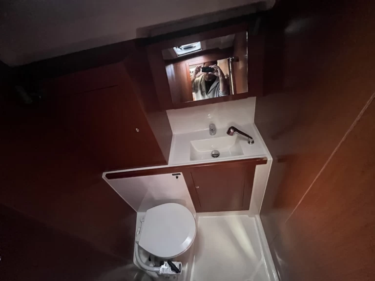 Boat rental Bénéteau Oceanis 41.1 in Sukošan on Samboat