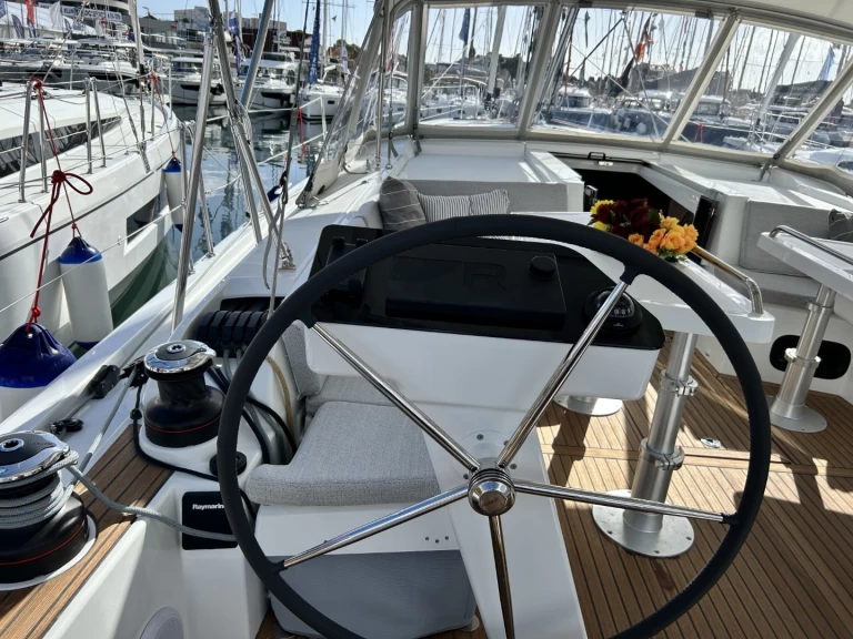 Rent a Bénéteau Oceanis 47 - 5 cab. Split