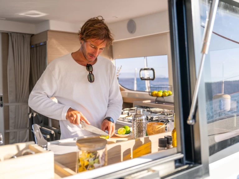 Catamaran rental in Kaštela - Lagoon Lagoon 43