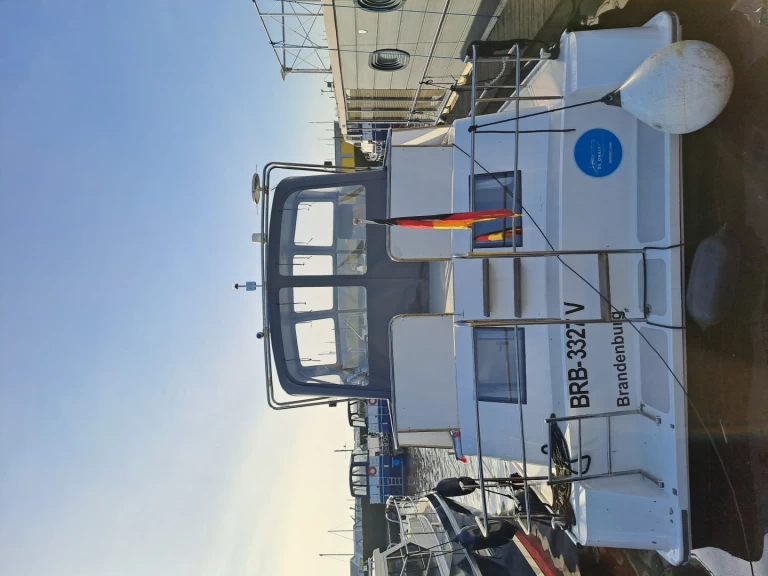 Bareboat Rental Motorboat De Drait with a boat licence