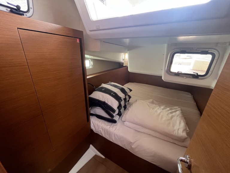 Rent a Jeanneau Sun Odyssey 440 Sukošan