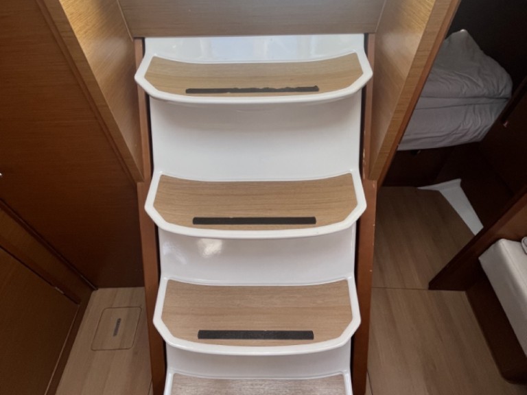 Yacht charter Sukošan cheap Sun Odyssey 440