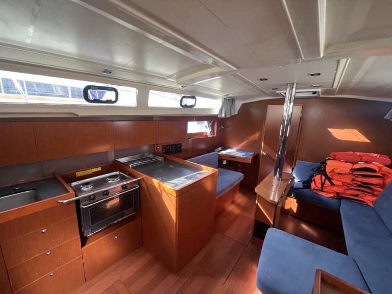 Bareboat Rental Sailboat Bénéteau with a boat licence