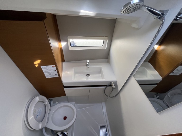 Jeanneau Sun Odyssey 490 charter bareboat or captained in  Sukošan