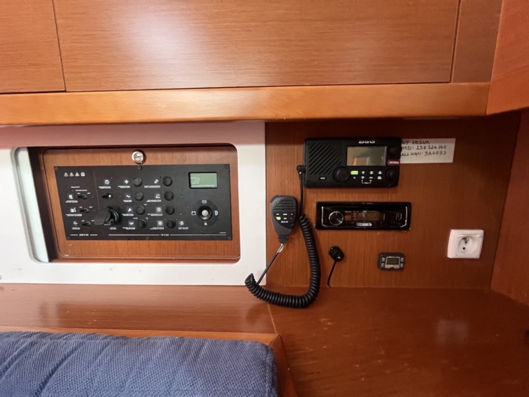 Sailboat rental in Sukošan - Bénéteau Oceanis 45