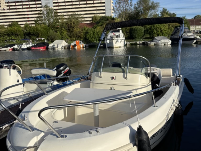 Motorboat rental in Metz - Jeanneau Cap Camarat 515