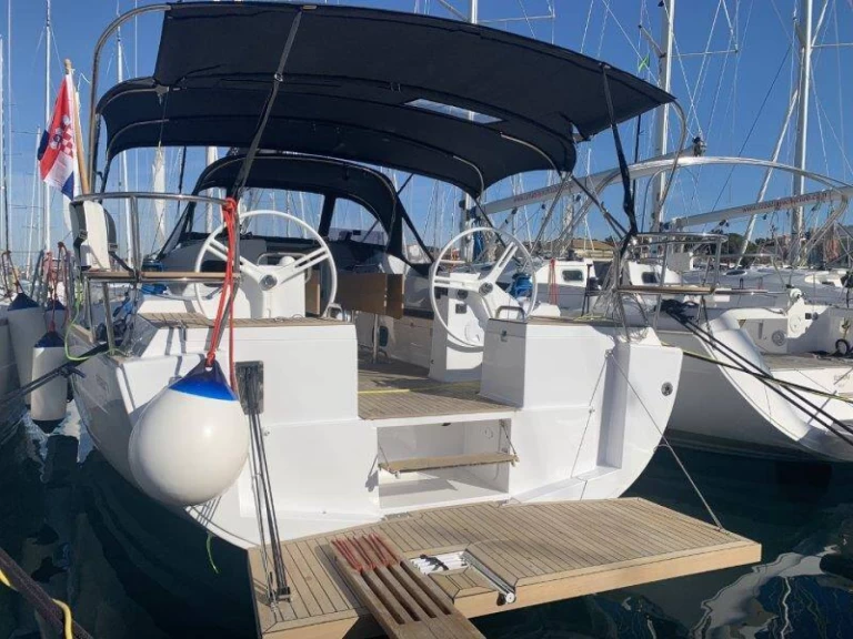 Sailboat for rent Pula at the best price
