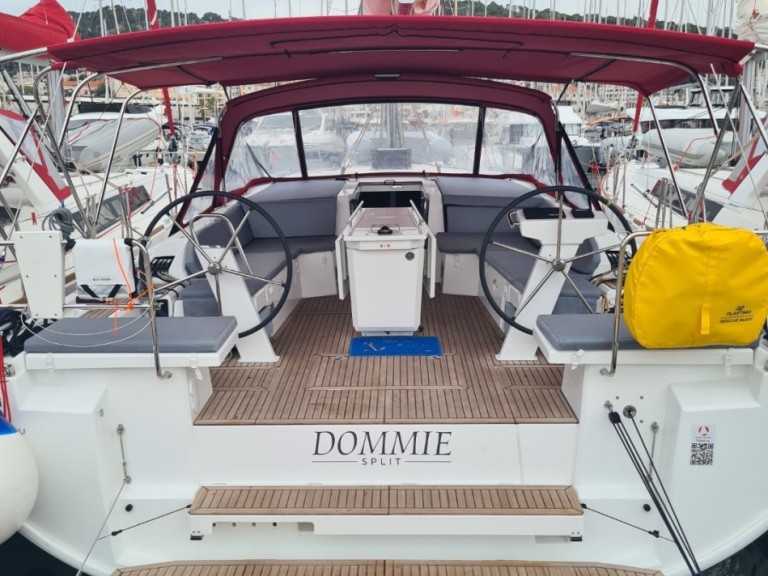 Rent a Bénéteau Oceanis 46.1 Split