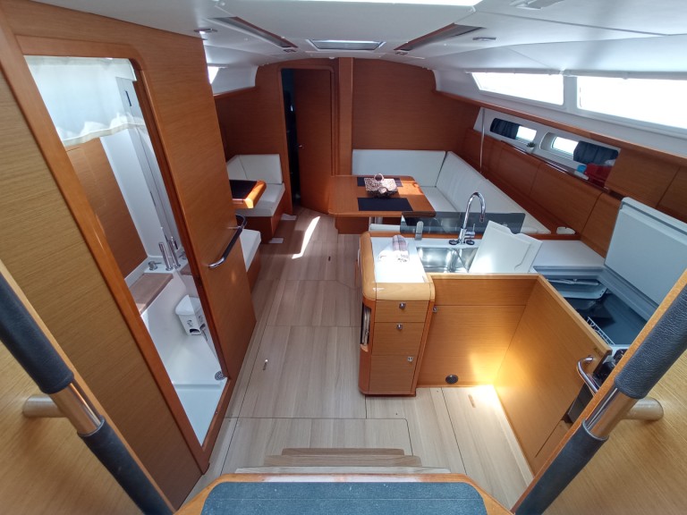 Rent a Jeanneau Sun Odyssey 409 Lefkáda
