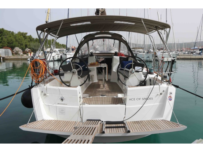 Bareboat Rental Sailboat Jeanneau with a boat licence