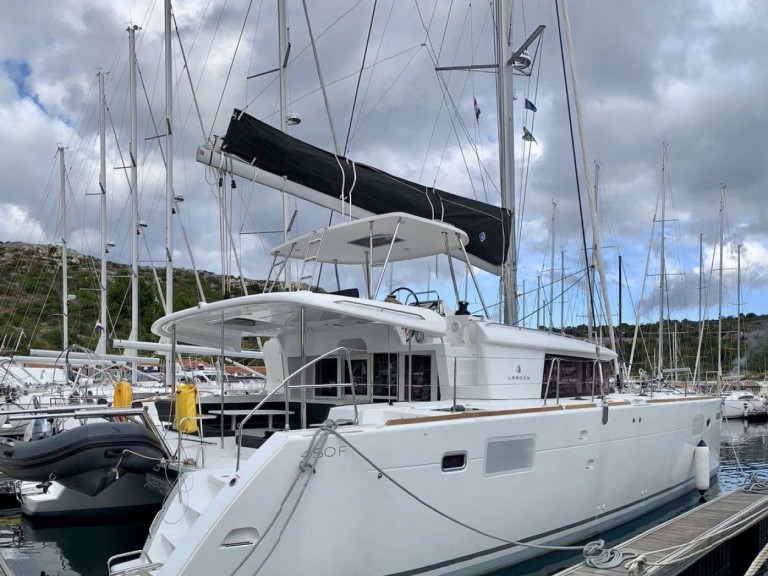 Boat rental Lagoon Lagoon 450 F in Split on Samboat