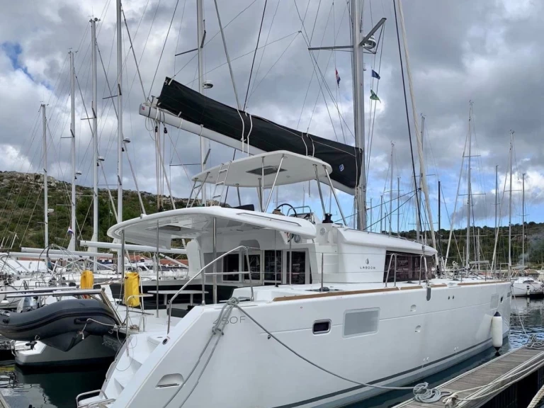 Boat rental Lagoon Lagoon 450 F in Split on Samboat