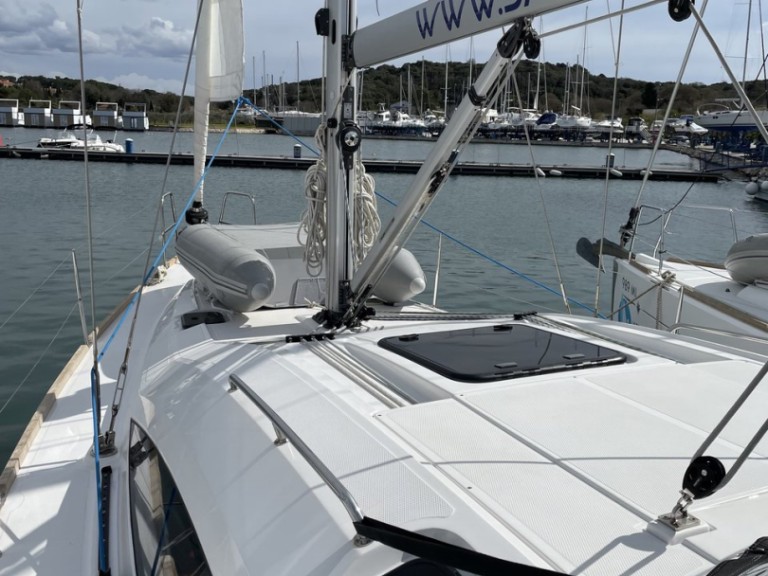 Sailboat for rent Pula at the best price