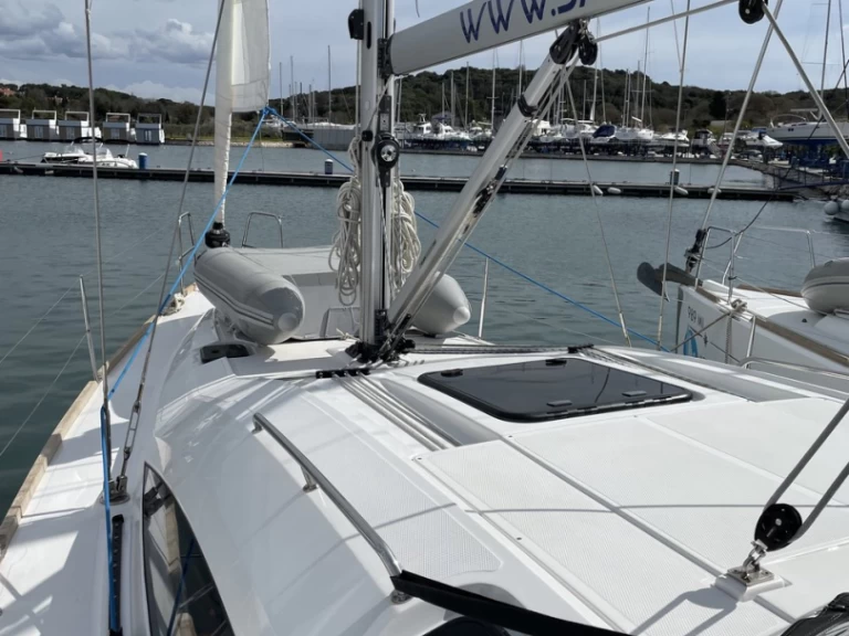 Sailboat for rent Pula at the best price