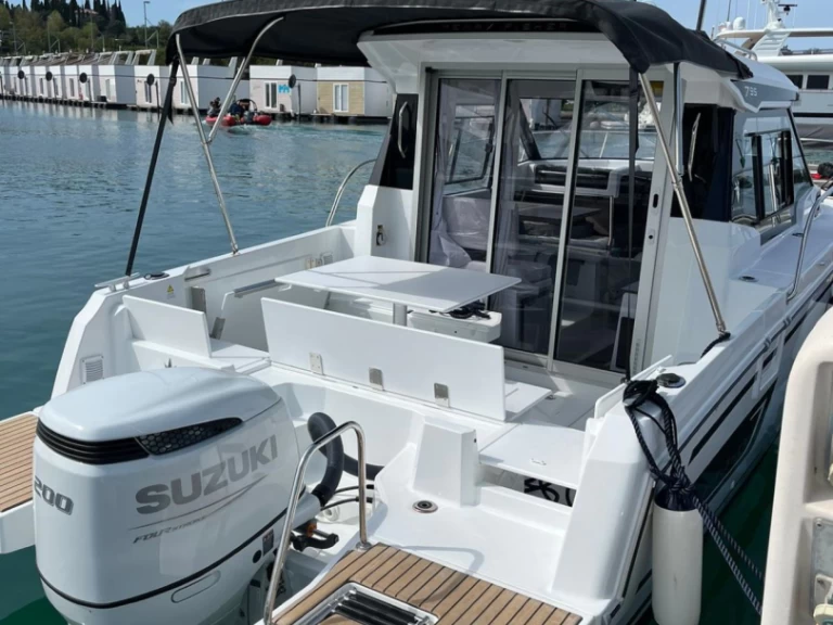 Bareboat Rental Motorboat Jeanneau with a boat licence