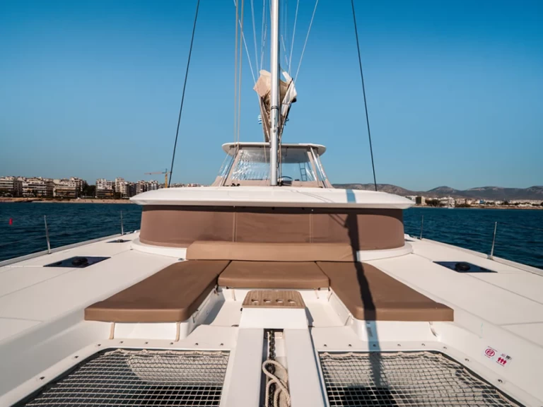 Lagoon Lagoon 46 in Alimos on SamBoat