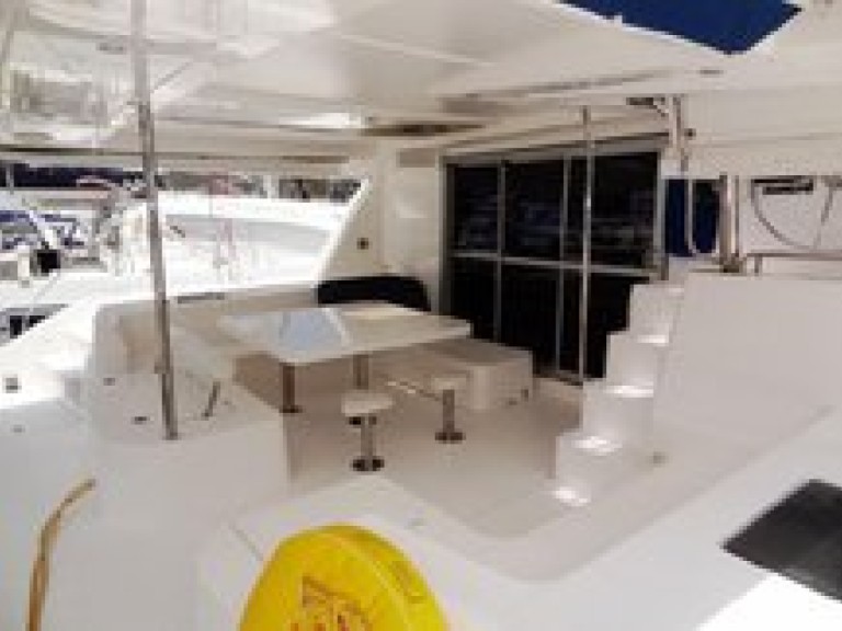 Bareboat Rental Catamaran Leopard Catamarans / Robertson & Caine with a boat licence