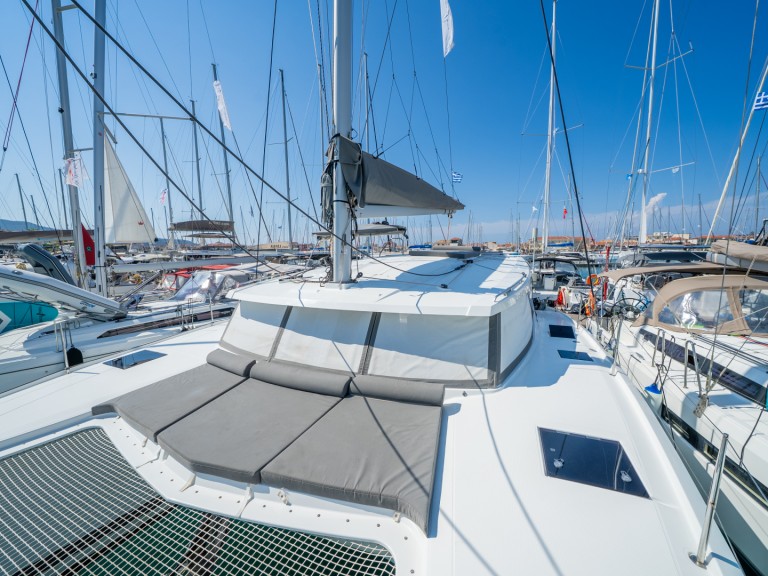 Boat rental Fountaine Pajot Isla 40 in Lefkáda on Samboat