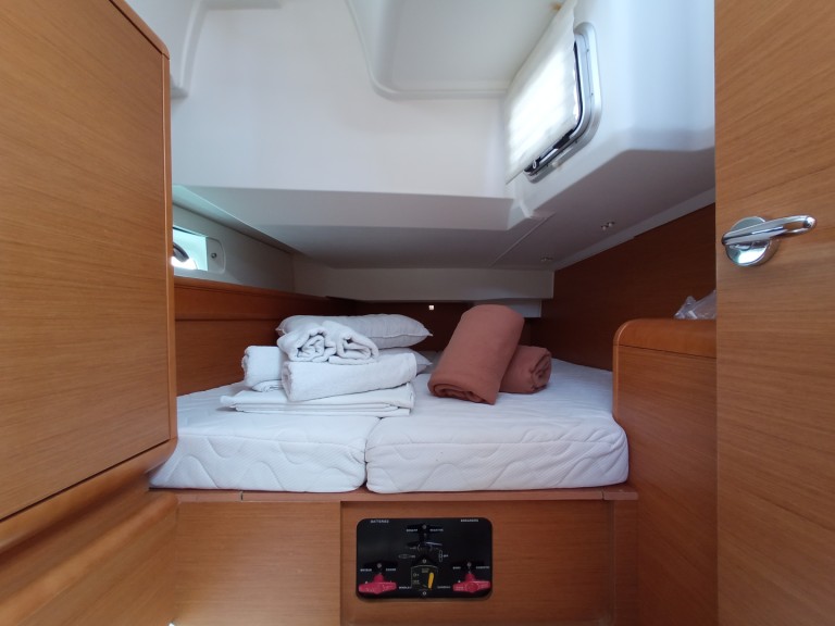 Bareboat Rental Sailboat Jeanneau with a boat licence