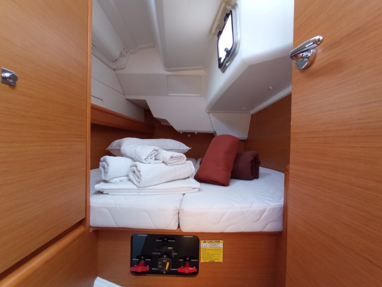 Yacht charter Lefkáda cheap Sun Odyssey 379