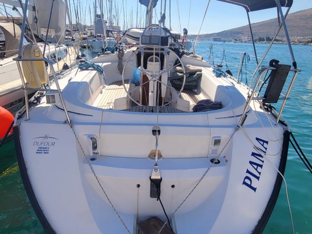 Bareboat Rental Sailboat Dufour with a boat licence