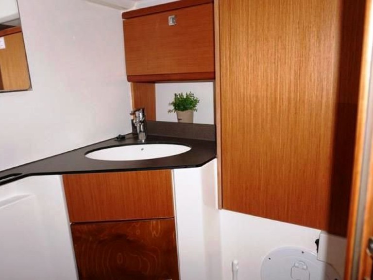 Rent a Bavaria Cruiser 46 Lefkáda