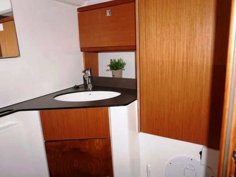 Rent a Bavaria Cruiser 46 Lefkáda