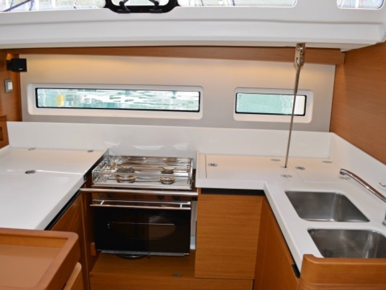 Sailboat rental with or without captain Jeanneau Sukošan