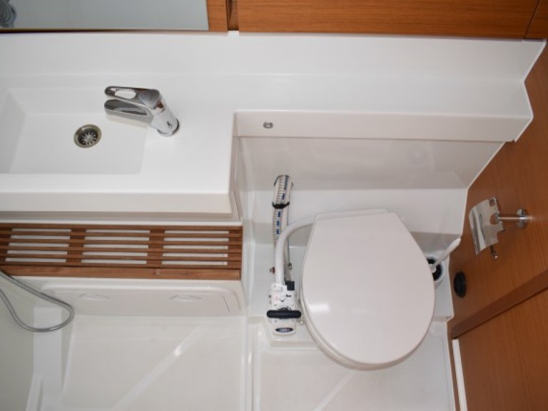 Bareboat Rental Sailboat Jeanneau with a boat licence