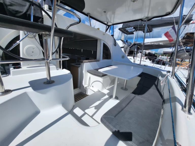 Catamaran rental with or without captain Bénéteau Bas du Fort