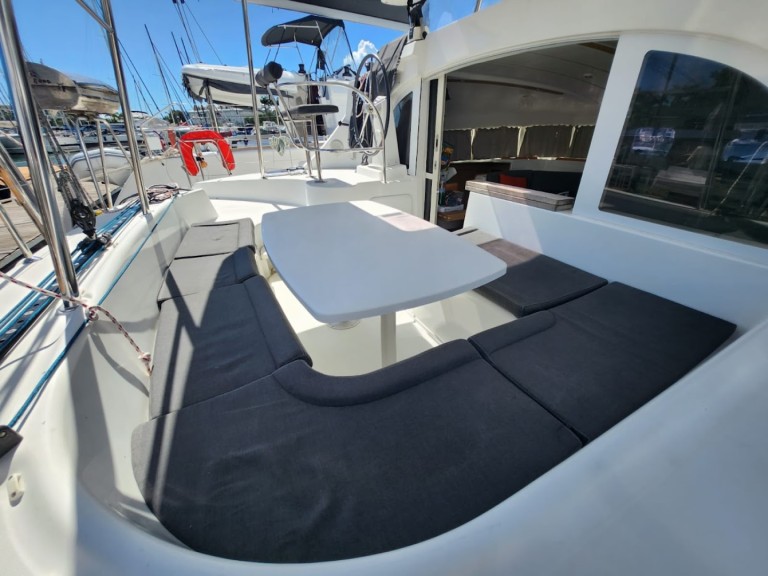 Bareboat Rental Catamaran Bénéteau with a boat licence
