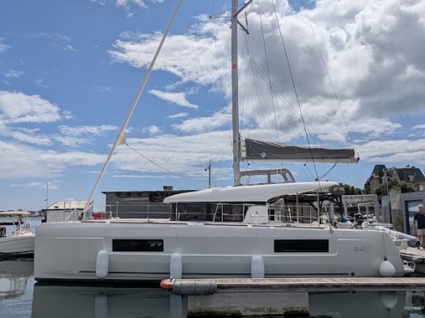 Yacht charter Bas du Fort cheap Lagoon 40